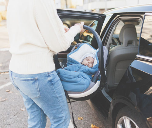 וצאים מבית החולים: כיצד להתכונן לנסיעה הראשונה הביתה לאחר הלידה?
